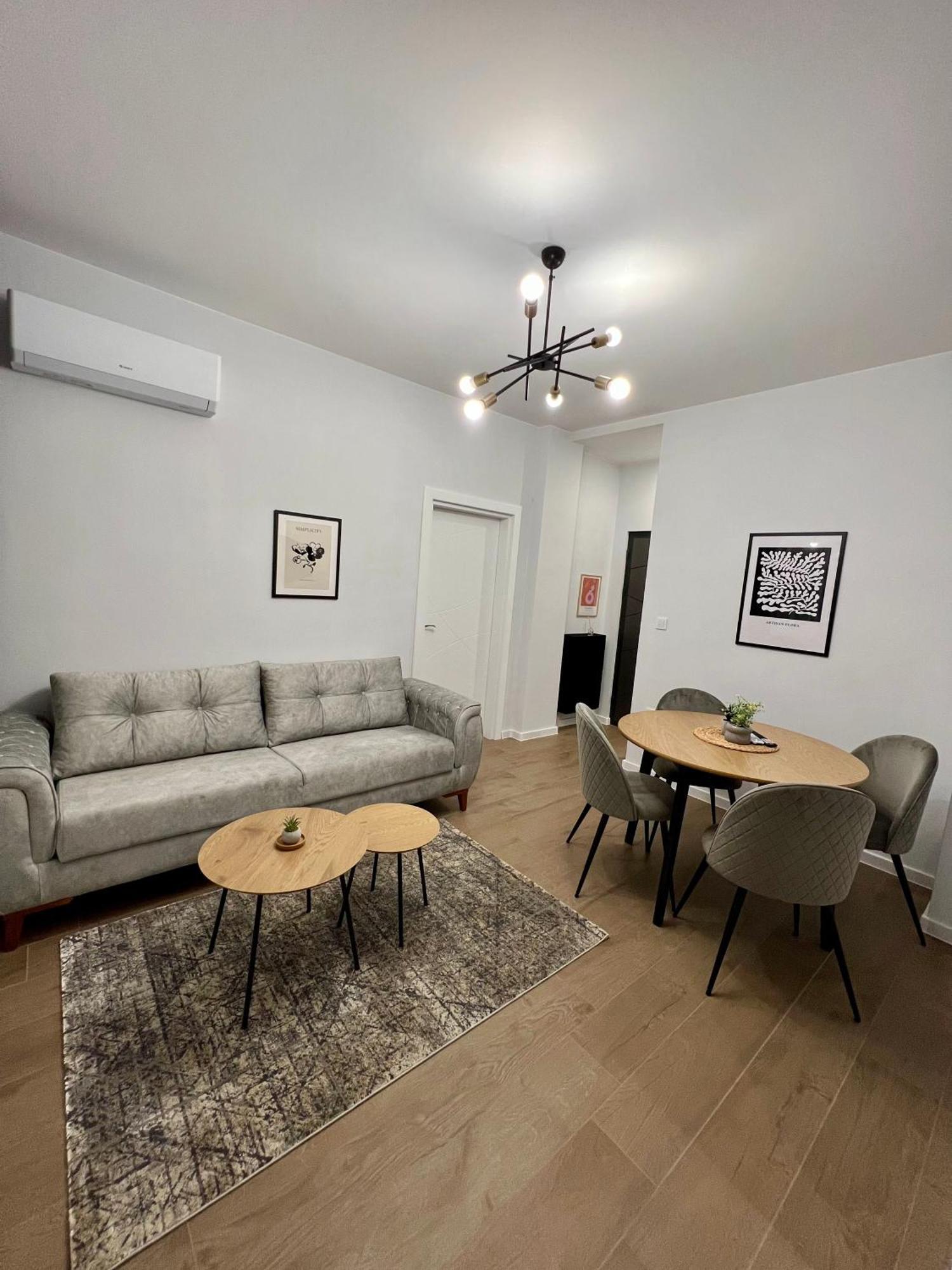 Vanquish Central Apartment Várna Kültér fotó