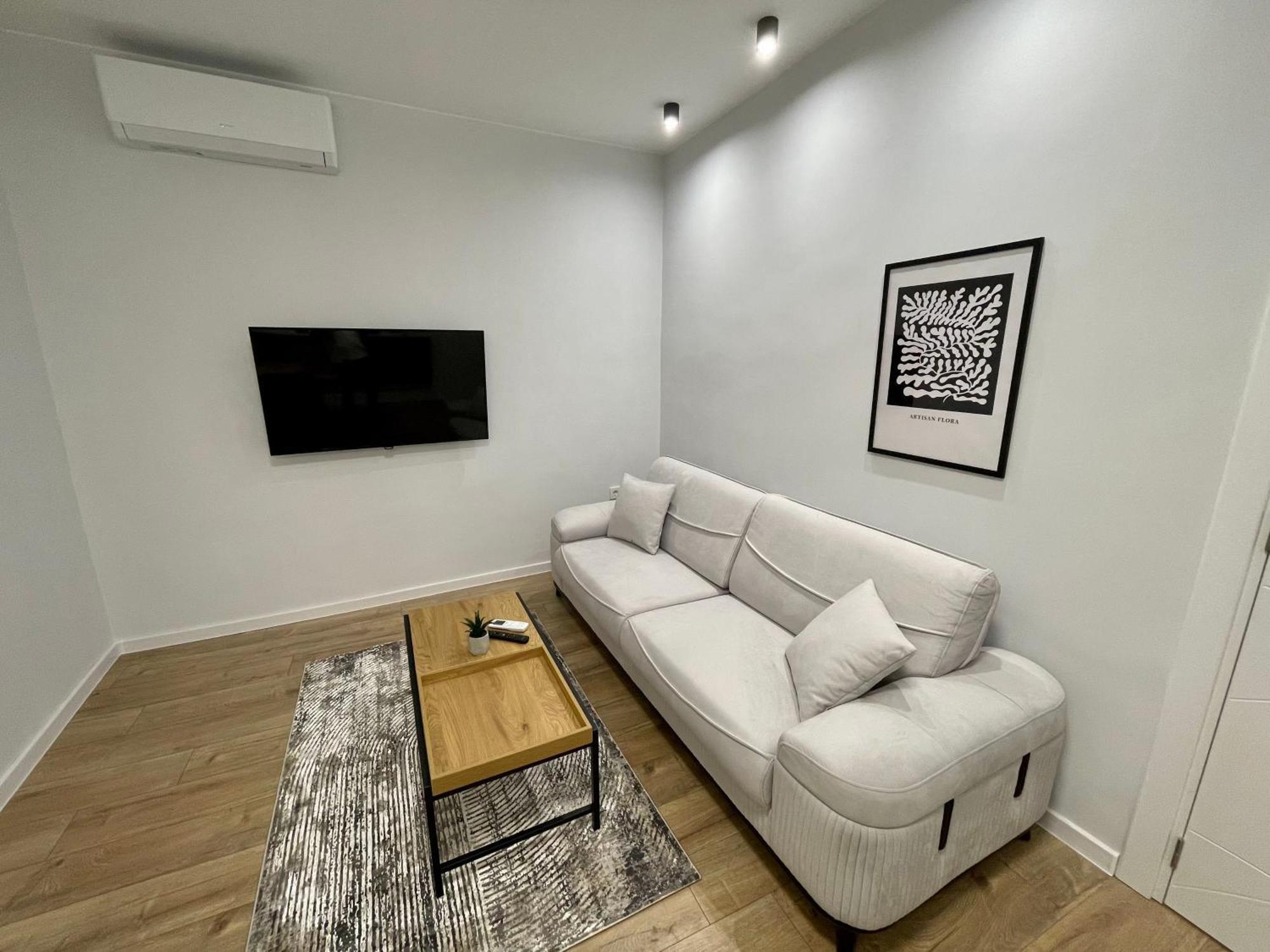 Vanquish Central Apartment Várna Kültér fotó