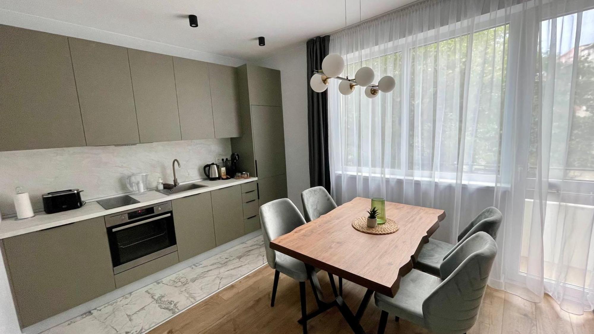 Vanquish Central Apartment Várna Kültér fotó
