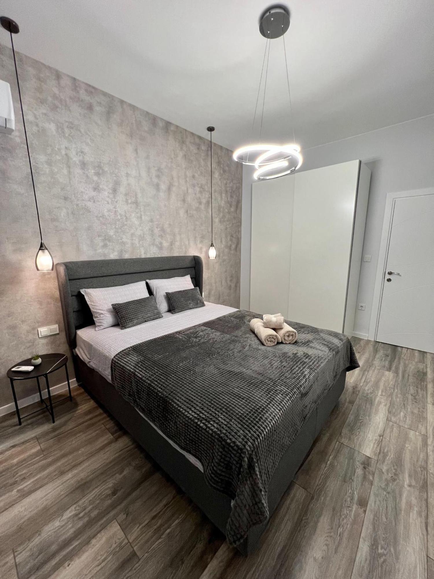 Vanquish Central Apartment Várna Kültér fotó