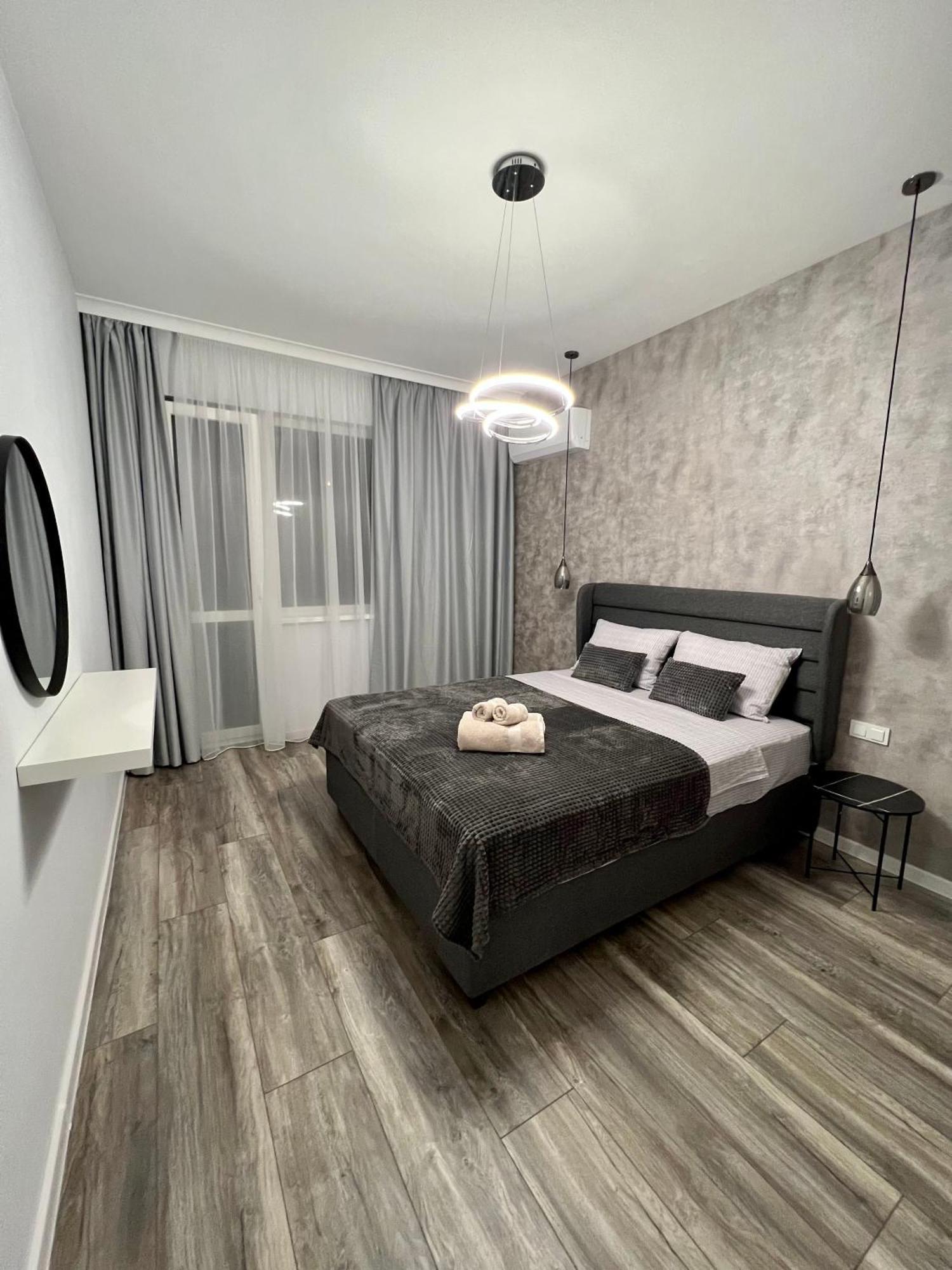 Vanquish Central Apartment Várna Kültér fotó